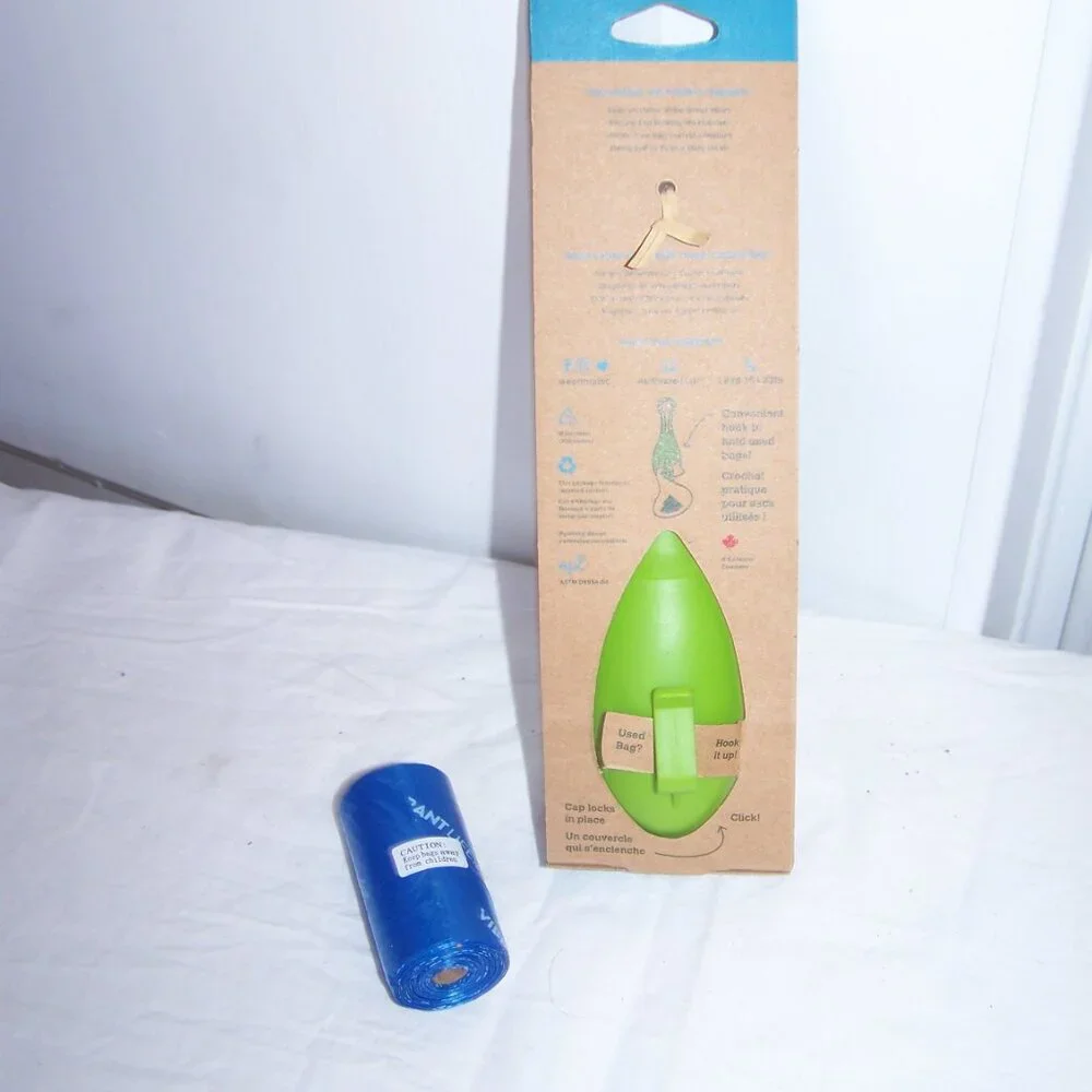 **Final Sale** Earth Rated NWT Eco-Friendly Poop Bags with Leash Dispenser